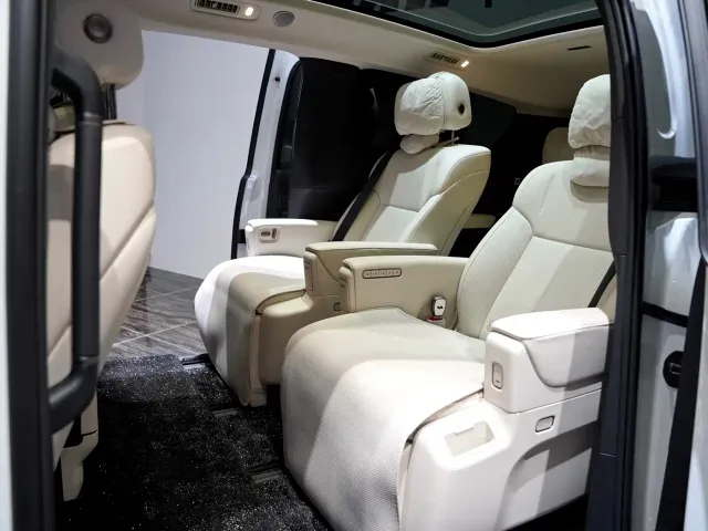 Li Auto MEGA — Фото автомобиля 10