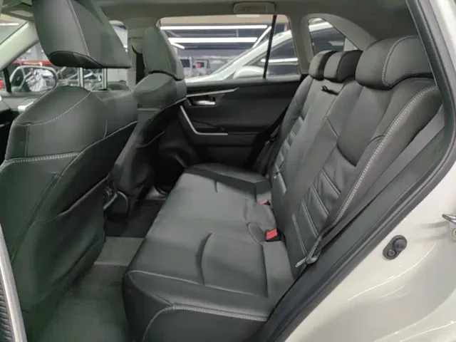 Toyota RAV4 — Фото автомобиля 16