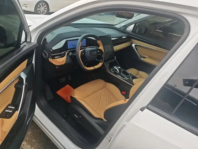 Geely Boyue L — Фото автомобиля 15