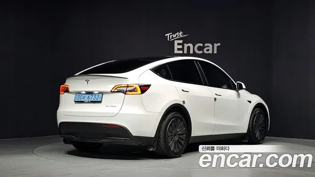 Tesla Model Y — Фото автомобиля 2