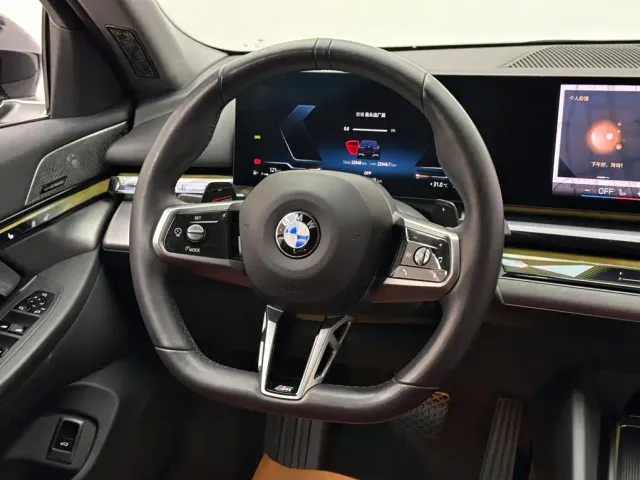 BMW 5 Series — Фото автомобиля 12