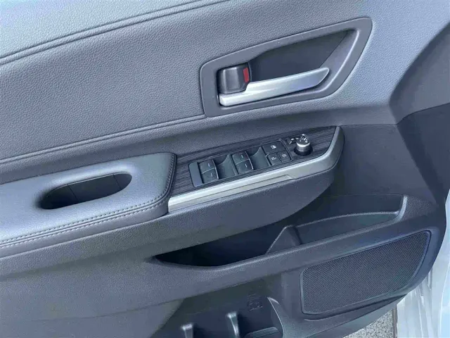 Toyota Sienna — Фото автомобиля 11