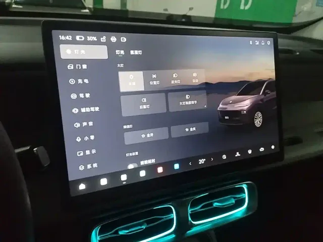 Leapmotor B10 — Фото автомобиля 12