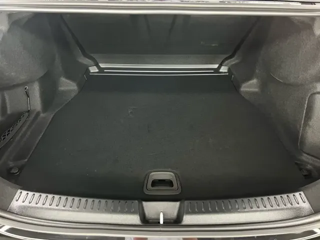 Mercedes-Benz E-Class — Фото автомобиля 25