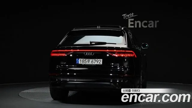 Audi Q8 55 TFSI quattro Premium — Фото автомобиля 4