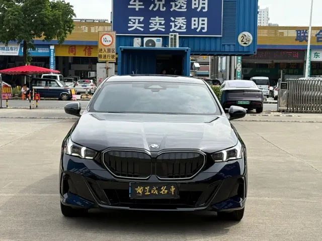 BMW 5 Series — Фото автомобиля 2