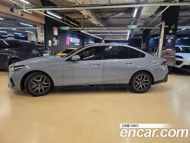BMW 5 Series G60 — Фото автомобиля 2