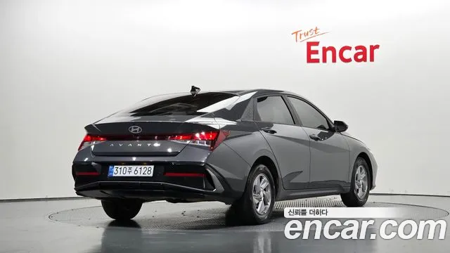 Hyundai Avante CN7 — Фото автомобиля 2