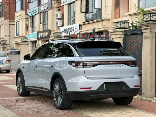Leapmotor C11 — Фото автомобиля 9