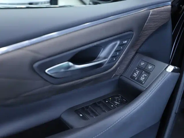 Toyota Alphard — Фото автомобиля 20
