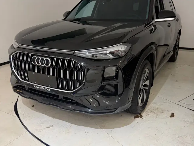 Фотография автомобиля — Audi Q6