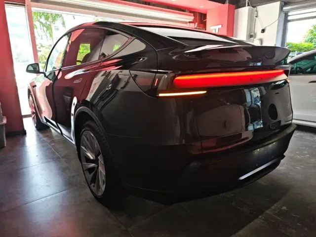Tesla Model Y — Фото автомобиля 4
