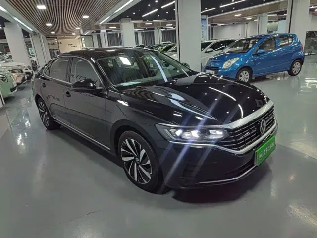 Volkswagen Passat — Фото автомобиля 3