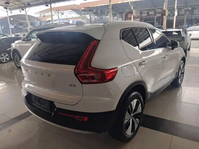 Volvo XC40 — Фото автомобиля 6