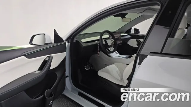 Tesla Model Y — Фото автомобиля 15