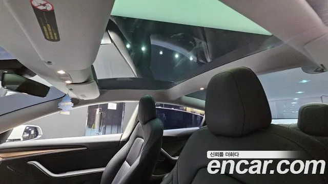 Tesla Model 3 — Фото автомобиля 12
