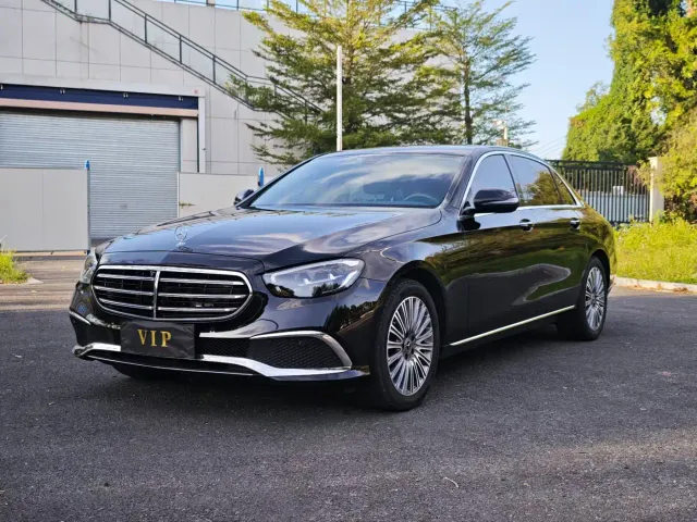 Фотография автомобиля — Mercedes-Benz E-Class