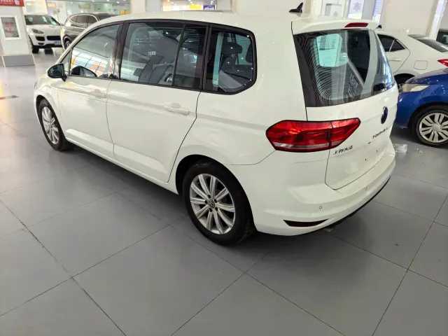 Volkswagen Touran — Фото автомобиля 10