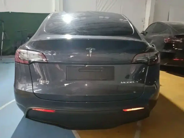 Tesla Model Y — Фото автомобиля 5