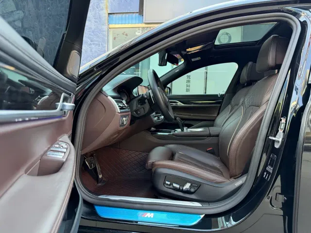 BMW 7 Series — Фото автомобиля 9