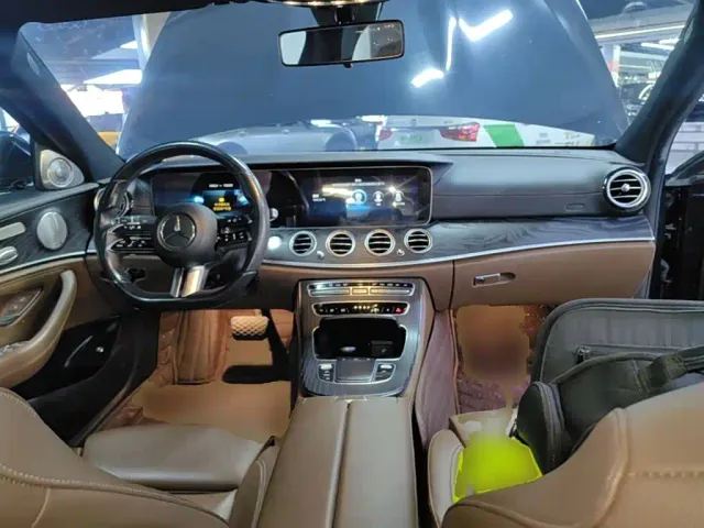 Mercedes-Benz E-Class — Фото автомобиля 9
