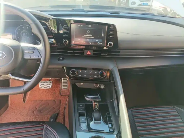 Hyundai Elantra — Фото автомобиля 12