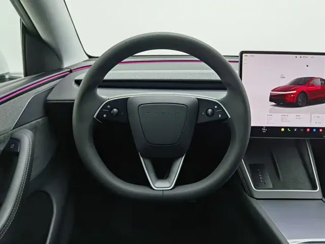 Tesla Model Y — Фото автомобиля 11