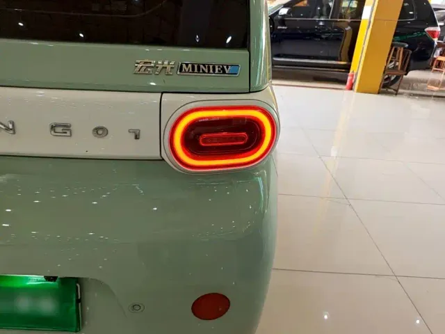 Wuling Hongguang Mini EV — Фото автомобиля 7