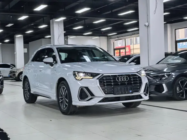 Audi Q3 — Фото автомобиля 3