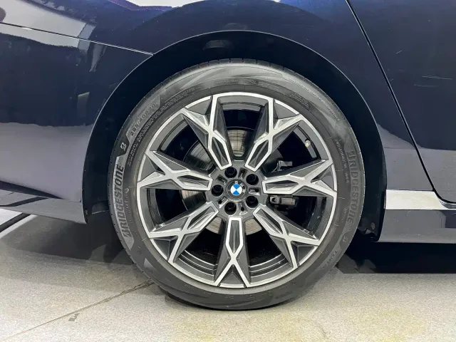 BMW 7 Series — Фото автомобиля 7
