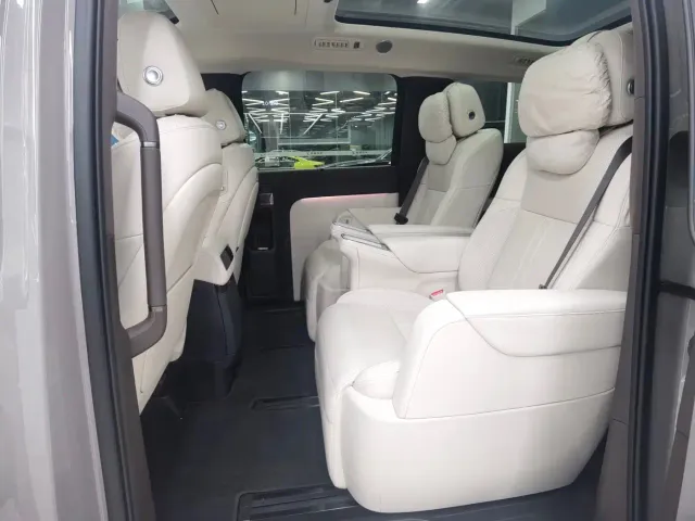 Li Auto MEGA — Фото автомобиля 7