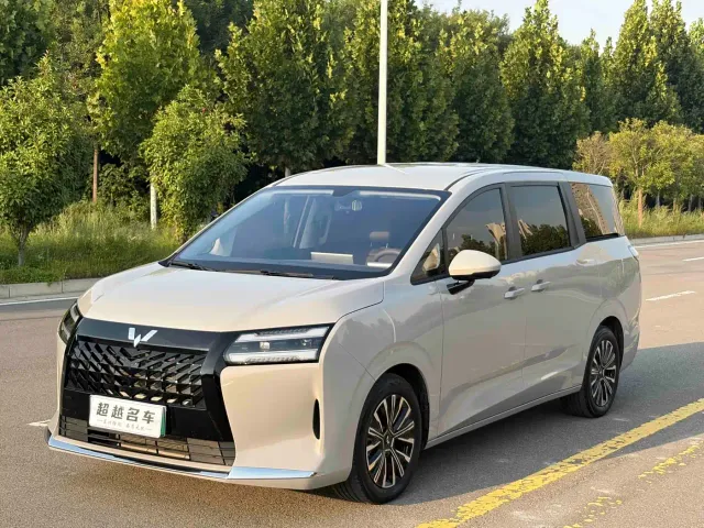 Фотография автомобиля — Wuling Starlight 730