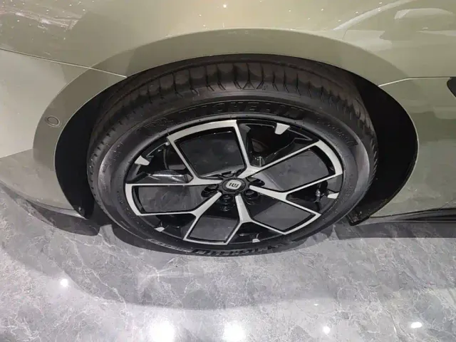 Xiaomi SU7 — Фото автомобиля 22