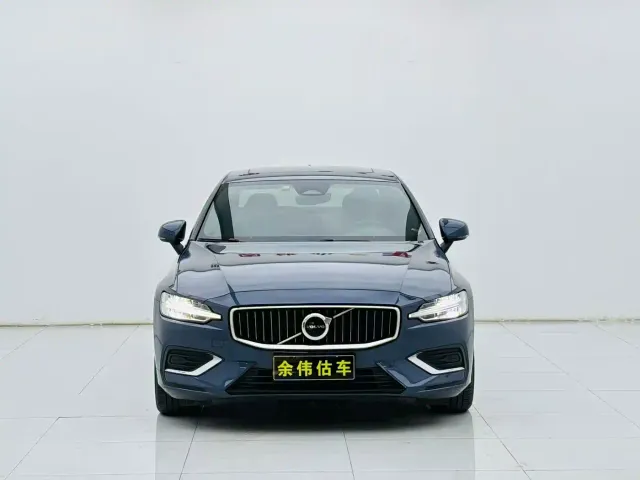 Volvo S60 — Фото автомобиля 2