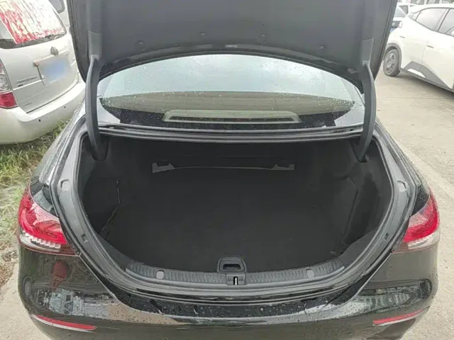 Mercedes-Benz E-Class — Фото автомобиля 18