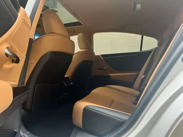 Lexus ES — Фото автомобиля 10