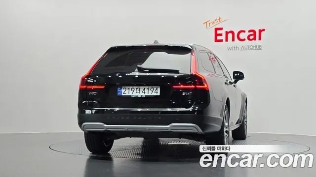 Вольво V90 — Фото автомобиля 2