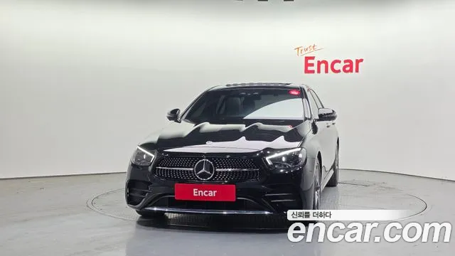 Mercedes-Benz E-Class — Фото автомобиля 3