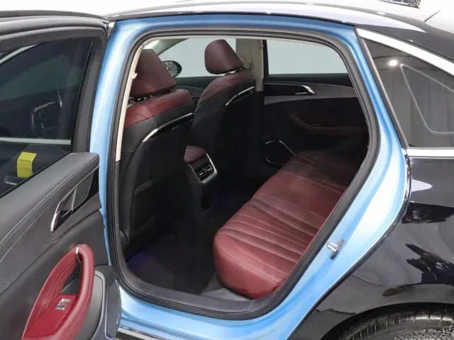 Hongqi H5 — Фото автомобиля 12