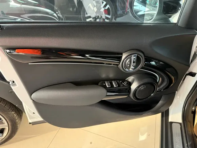 MINI Hatch — Фото автомобиля 9