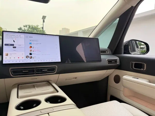 Li Auto MEGA — Фото автомобиля 17