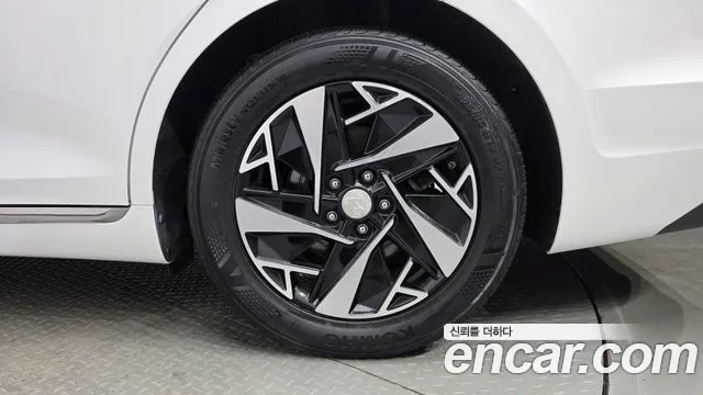Hyundai Grandeur — Фото автомобиля 16