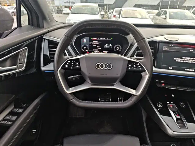 Audi Q4 e-tron — Фото автомобиля 10