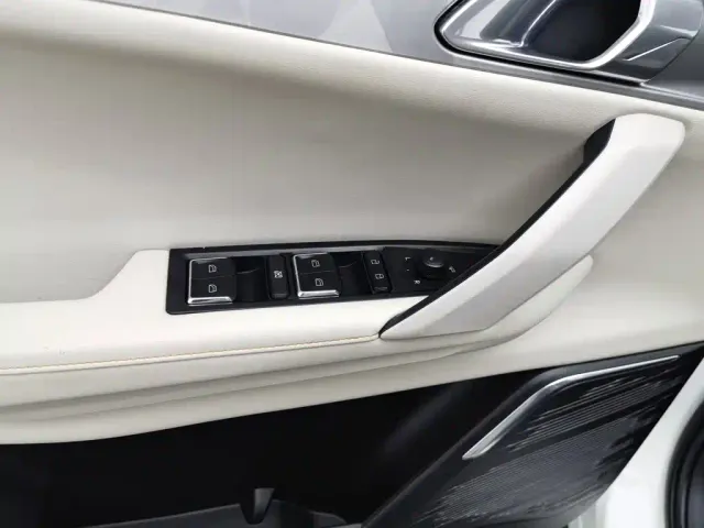 Lynk & Co Lynk & Co 06 EM-P 2022 PHEV 84KM Range Pro — Фото автомобиля 9