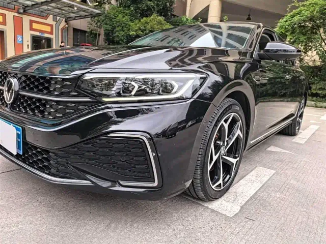 Volkswagen Passat — Фото автомобиля 4