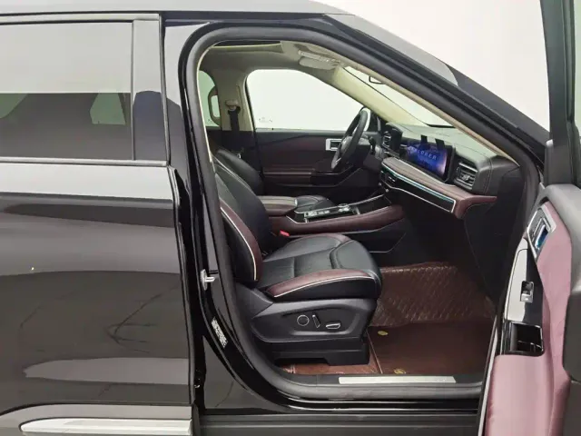 Ford Explorer — Фото автомобиля 23