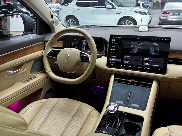 Aito M7 — Фото автомобиля 24