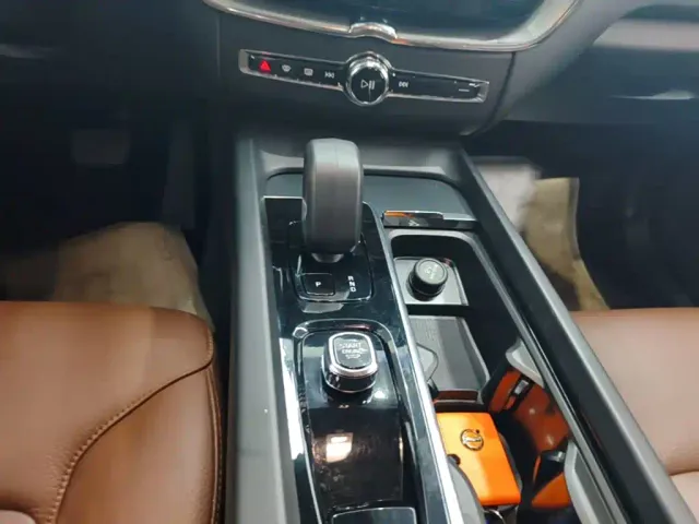 Volvo XC60 — Фото автомобиля 13