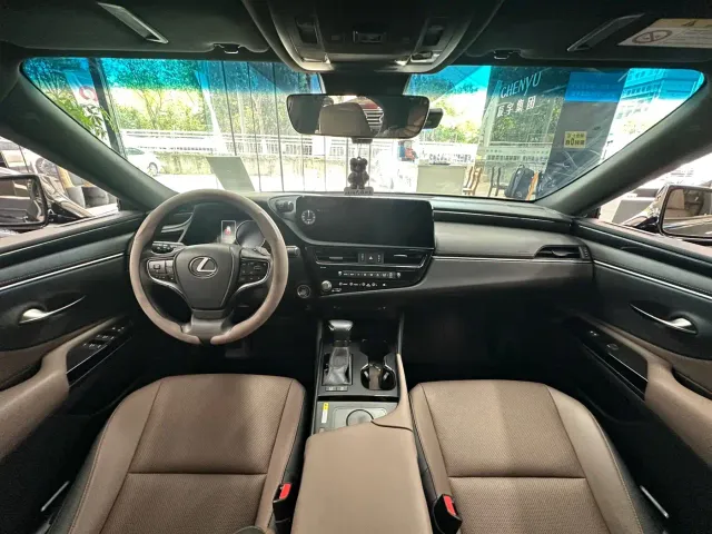 Lexus ES — Фото автомобиля 14
