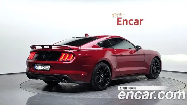 Ford Mustang — Фото автомобиля 2